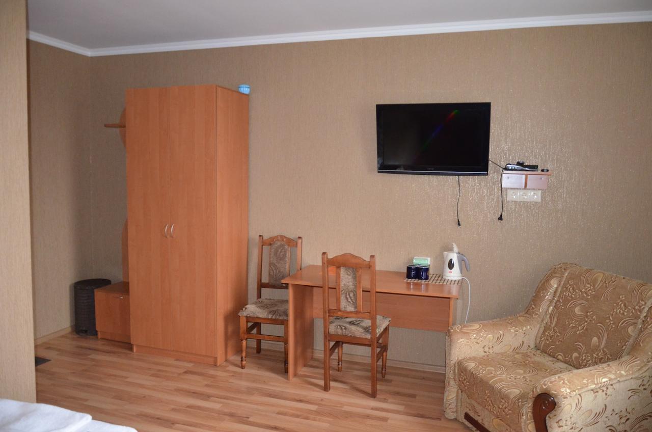 Atlant Hotel Ostroh Exterior foto